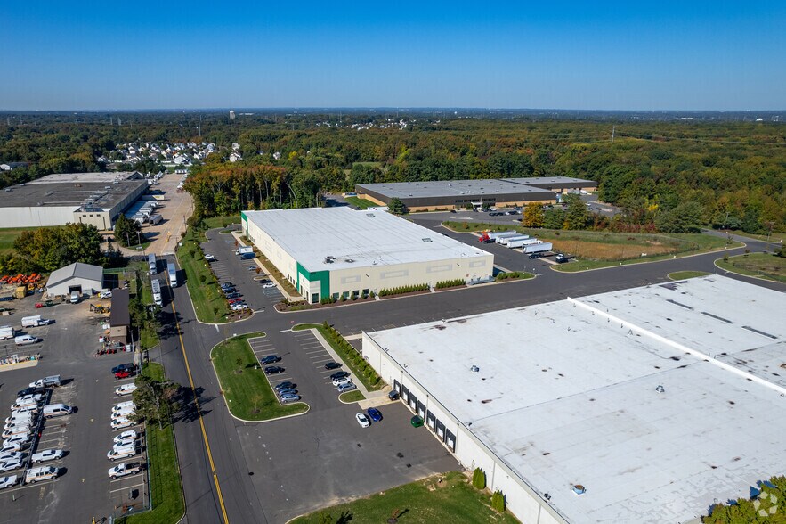 More Photos Of 499 Commerce Dr, Burlington Township Warehouse For Lease