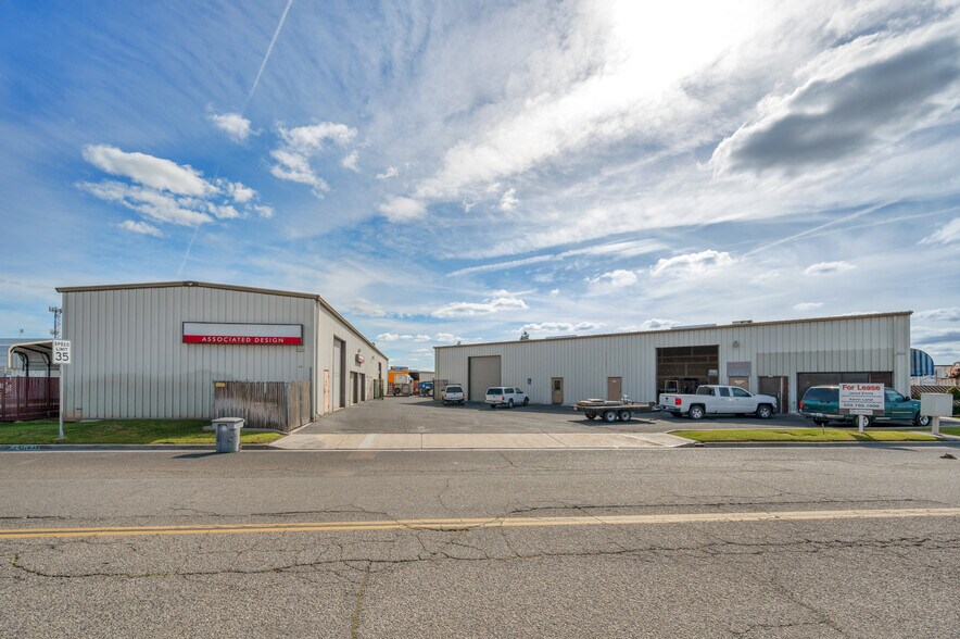 More Photos Of 5753-5755 W Barstow Ave, Fresno Warehouse For Lease
