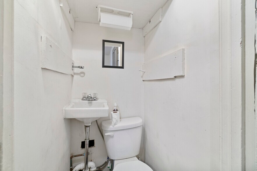 More Photos Of 7601 5th Ave, Brooklyn Storefront Retail Residential For Sale
