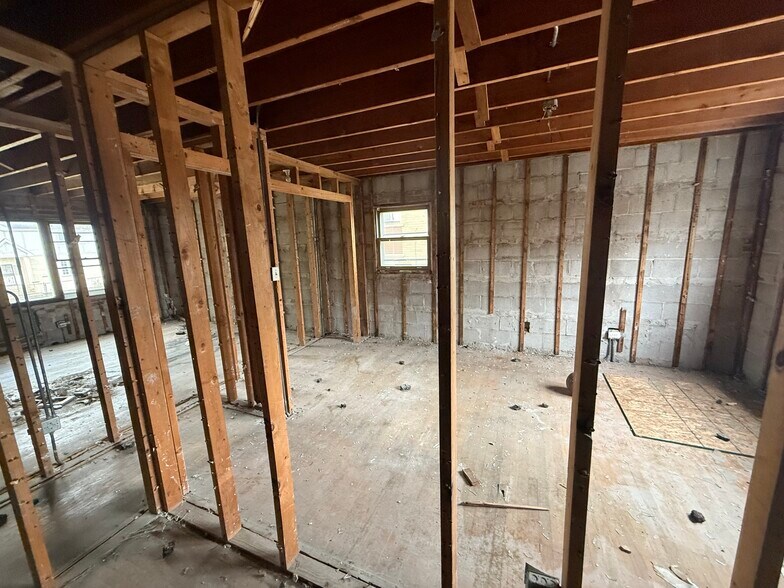 More Photos Of 8735 S Beverly Blvd, Chicago Apartments For Sale