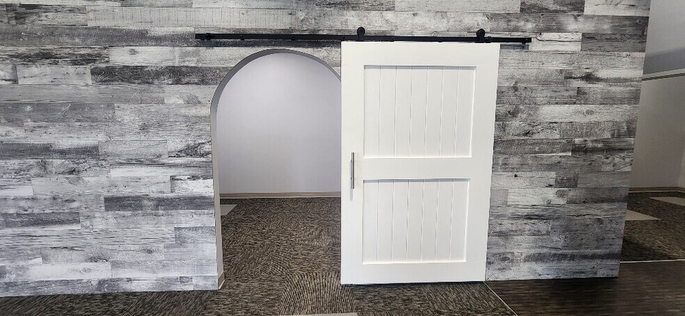 More Photos Of 6881 Kingspointe Pky, Orlando Flex For Sale