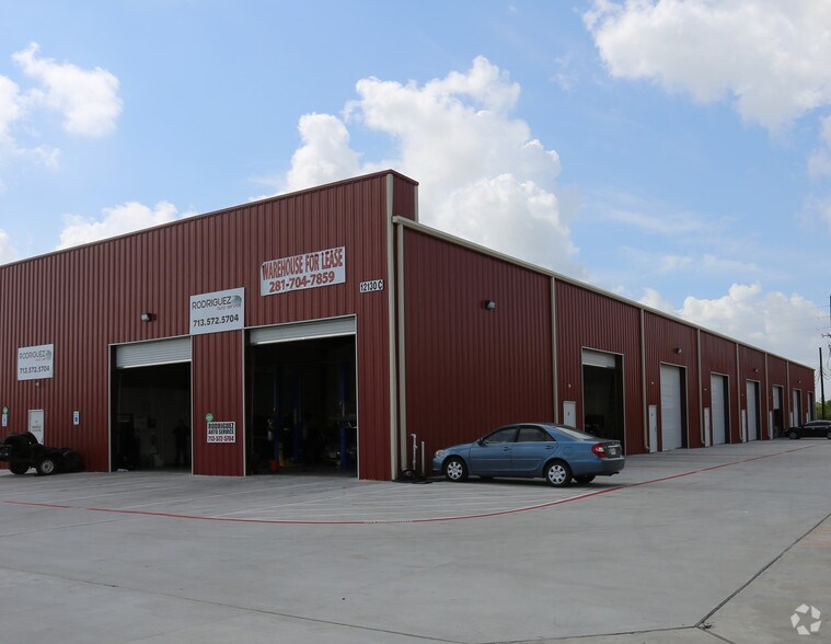 More Photos Of 12130 Antoine Dr, Houston Warehouse For Lease