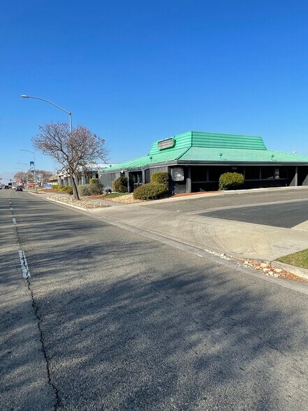 More Photos Of 125 Shaw Ave, Clovis Freestanding For Sale