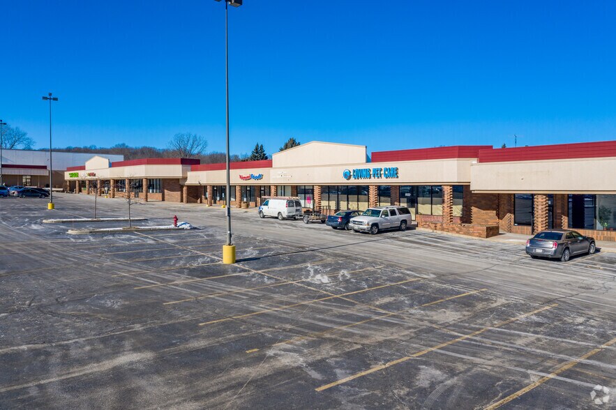 More Photos Of 8600-8604 W Brown Deer Rd, Milwaukee General Retail For Sale