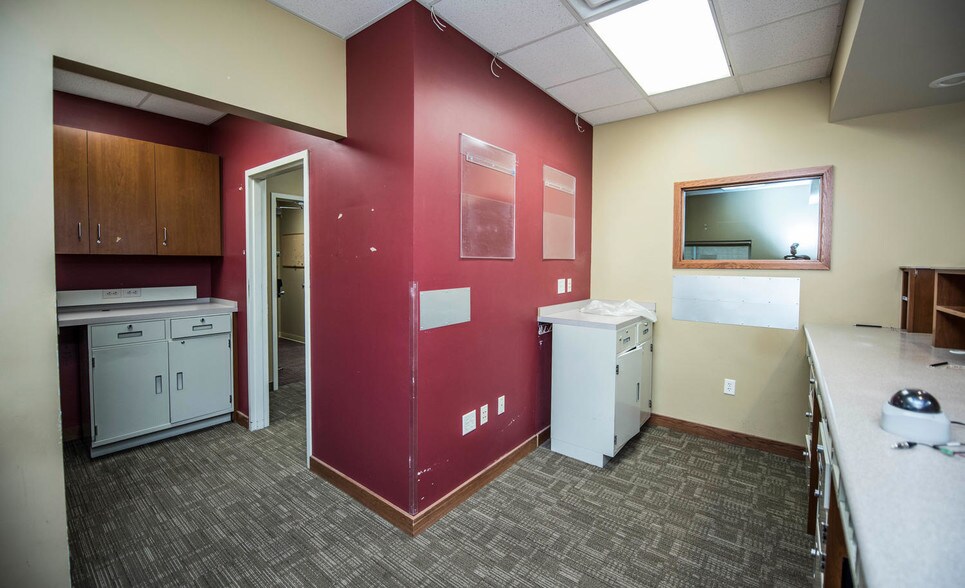 More Photos Of 300 Western Ave, Faribault General Retail For Lease
