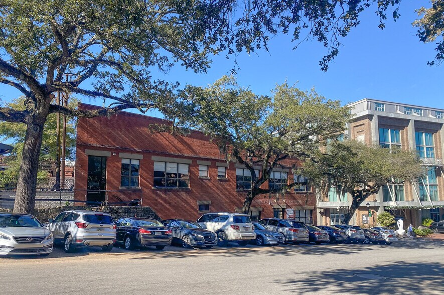 More Photos Of 3 Martin Luther King Jr Blvd, Savannah Restaurant For Sale