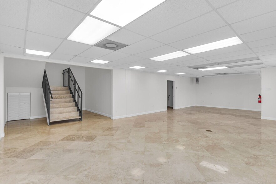 More Photos Of 8200-8358 NW 30th Ter, Doral Warehouse For Lease