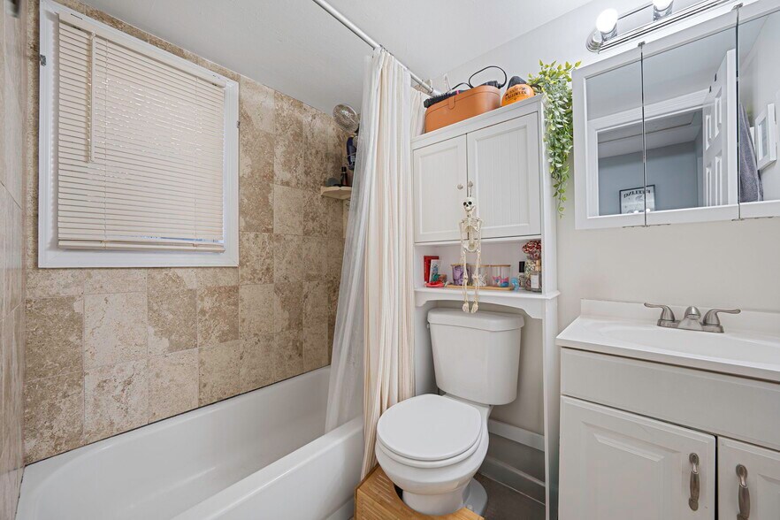 More Photos Of 504 Fire Island Ave, Babylon Flex For Sale