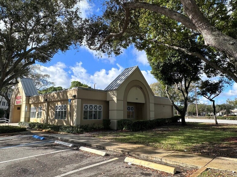 More Photos Of 1700 W Commercial Blvd, Fort Lauderdale Bank For Sale