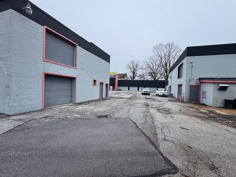 More Photos Of 1050 Triplett Blvd, Akron Warehouse For Sale