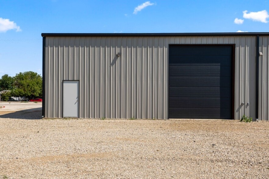 More Photos Of 2036 Seaborn Road Building 3 Suite A, Ponder Warehouse For Lease