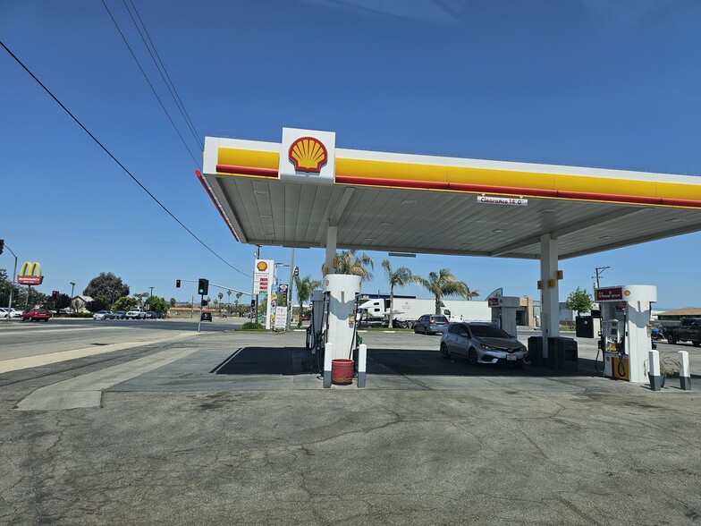 More Photos Of 8101 E Brundage Ln, Bakersfield Service Station For Sale