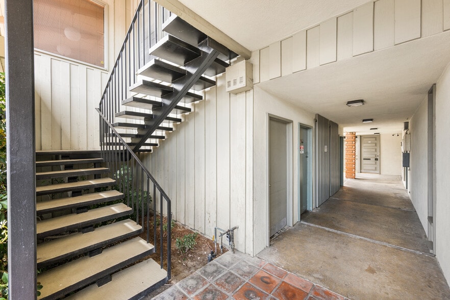 More Photos Of 1661 E Chapman Ave, Fullerton Office For Sale