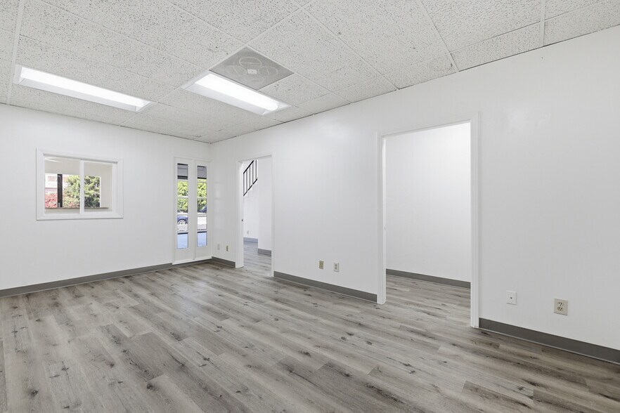 More Photos Of 10742 Burbank Blvd, North Hollywood Warehouse For Lease