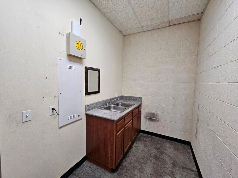 More Photos Of 2890 E Pico Blvd, Los Angeles Light Distribution For Lease