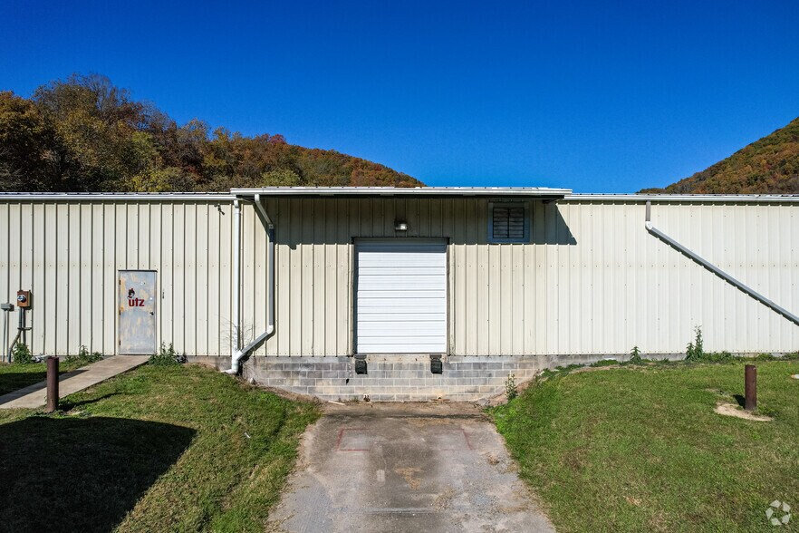 More Photos Of 207 Baltic Dr, Weber City Warehouse For Lease