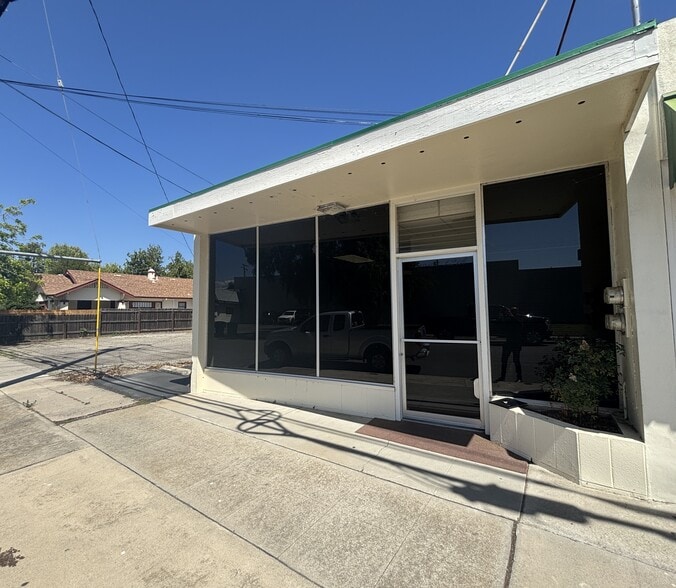 Primary Photo Of 11 W 12th St, Tracy Light Distribution For Lease