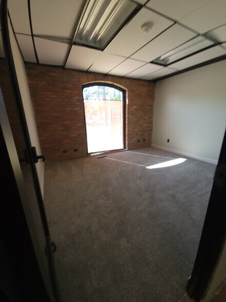 More Photos Of 2323 N Walton Walker Blvd, Dallas Office For Sale
