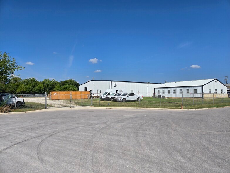 More Photos Of 103 Tradesmen Dr, Hutto Warehouse For Sale