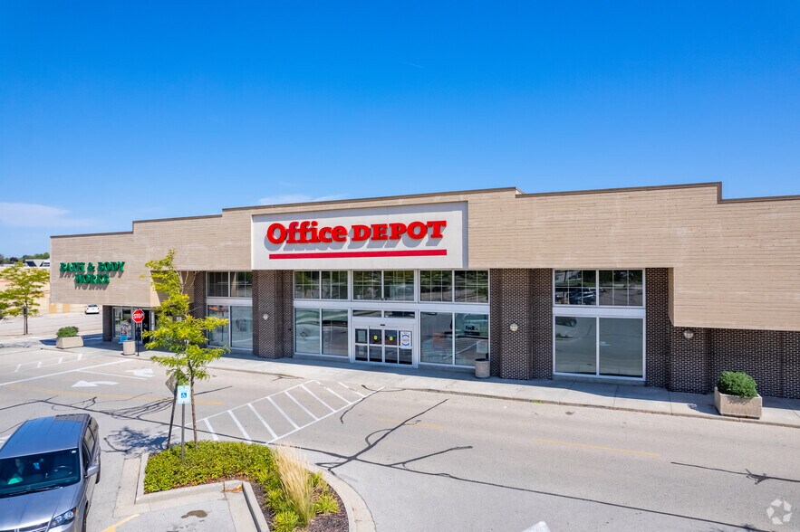 More Photos Of 9124-9200 N Green Bay Ave, Brown Deer Storefront For Lease