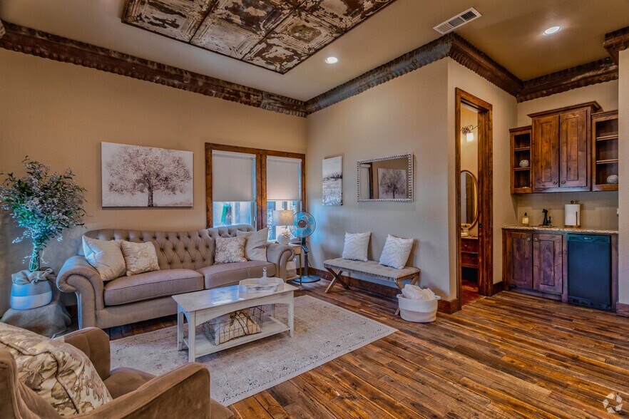 More Photos Of 3002 Azle Hwy, Weatherford Lodge Meeting Hall For Sale