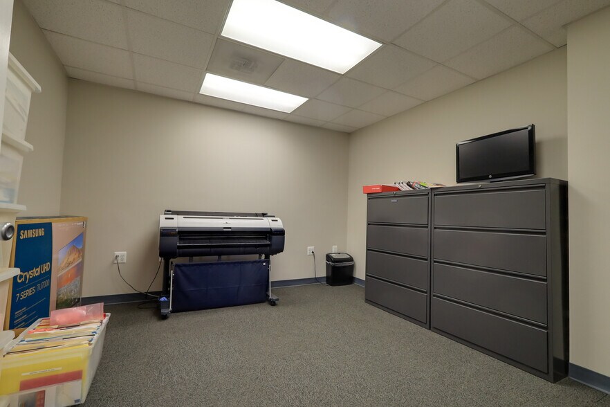 More Photos Of 5713 Industry Ln, Frederick Showroom For Sale