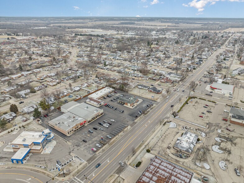 More Photos Of 965-975 W Main St, Tipp City General Retail For Sale