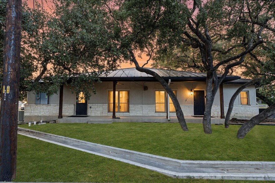More Photos Of 9518 Tioga Dr, San Antonio Office For Sale