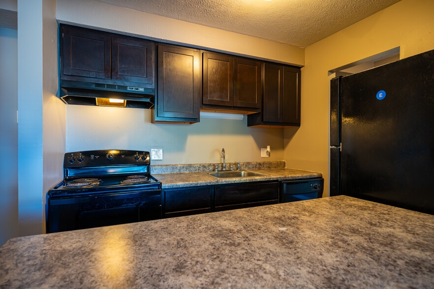 More Photos Of 1615 E 29th St, Lorain Apartments For Sale