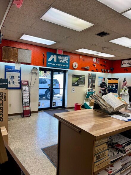 More Photos Of 7840 NW 58th St, Miami Showroom For Sale