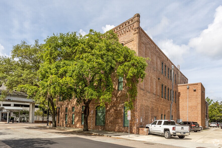 More Photos Of 501 W Bay St, Jacksonville Office For Lease