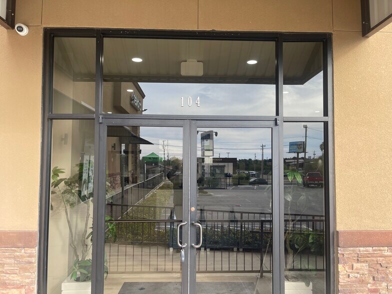 More Photos Of 1915 S Zapata Hwy, Laredo Storefront Retail Office For Lease