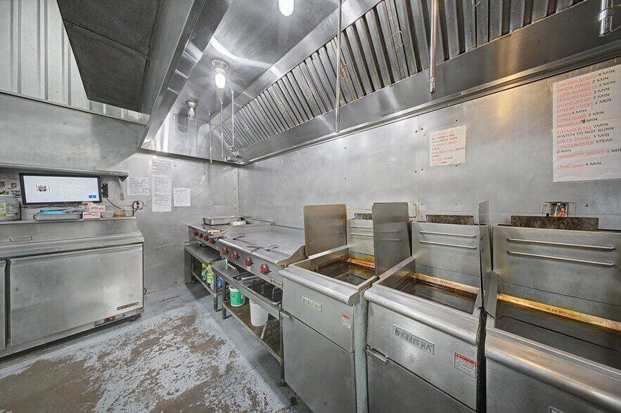 More Photos Of 1412 S Margaret Ave, Kirbyville Restaurant For Sale