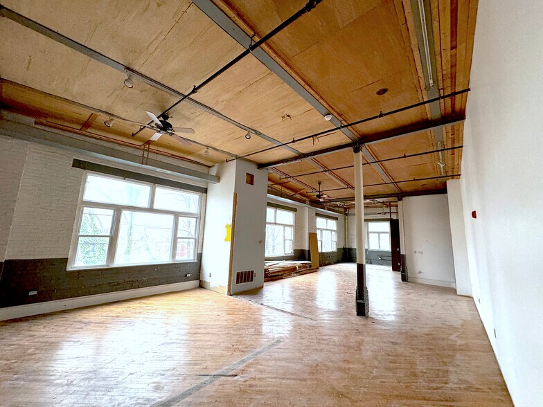 More Photos Of 1930 E Huntingdon St, Philadelphia Warehouse For Lease