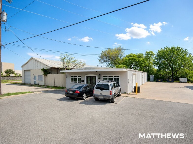 Primary Photo Of 209-211 Austin St, Garland Unknown For Lease