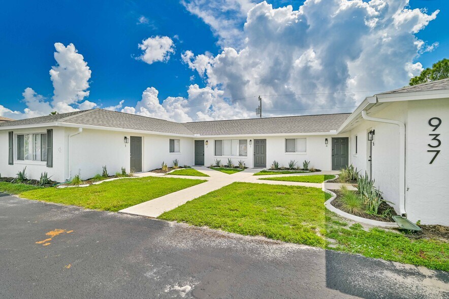 Primary Photo Of 937 SE 23rd Pl, Cape Coral Apartments For Sale