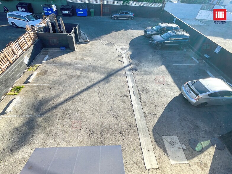 More Photos Of 21028 Ventura Blvd, Woodland Hills Restaurant For Sale