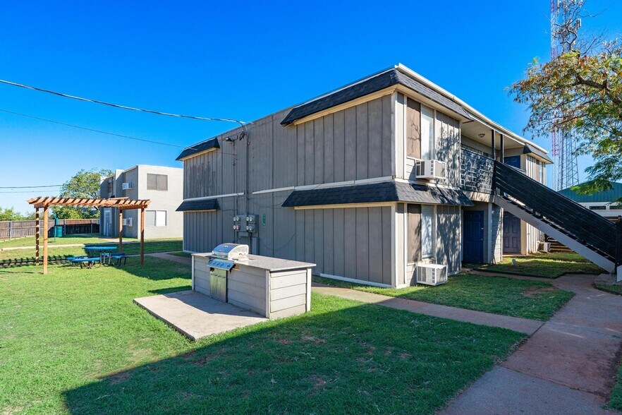 More Photos Of 501 Elm St, Sweetwater Apartments For Sale