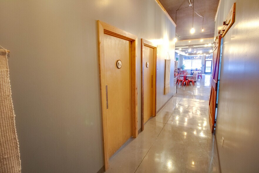 More Photos Of 309 N State St, Jerseyville Coworking Space