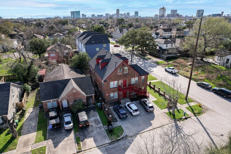 More Photos Of 2602 Isabella St, Houston Apartments For Sale