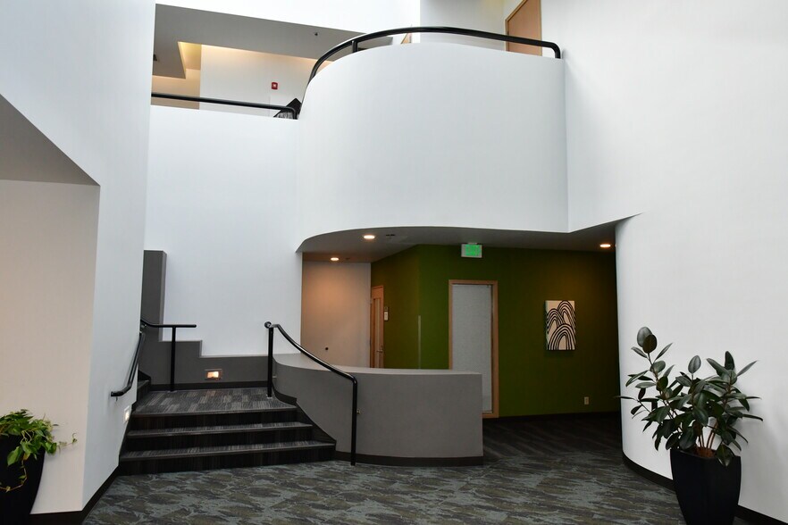 More Photos Of 18000-18064 72nd Ave, Kent Flex For Lease