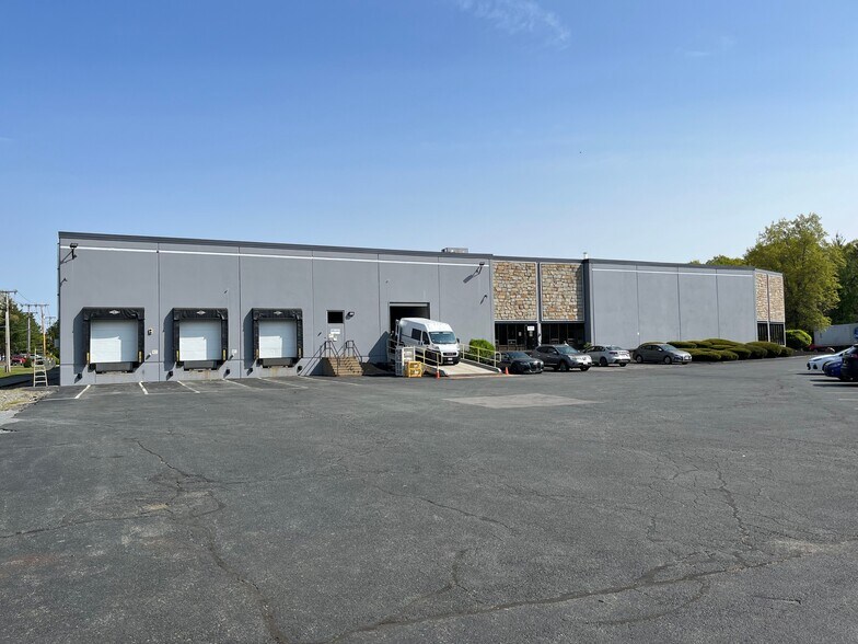 More Photos Of 31 Suffolk Rd, Mansfield Warehouse For Lease