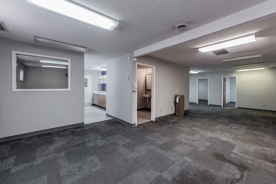 More Photos Of 624 S 7th St, Saint Joseph Industrial For Sale