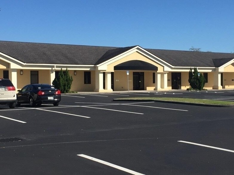 More Photos Of 625 Commerce Dr, Lakeland Medical For Lease