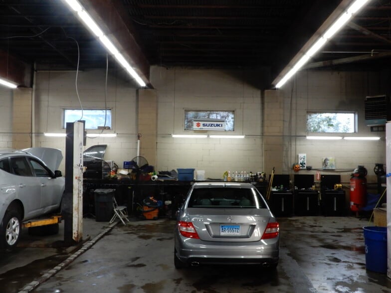 More Photos Of 105 Wood Ave, Bridgeport Light Manufacturing For Sale