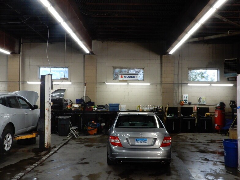 More Photos Of 105 Wood Ave, Bridgeport Light Manufacturing For Sale
