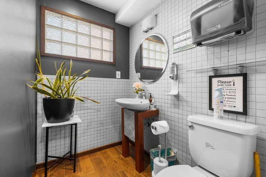 More Photos Of 5739 Tujunga Ave, North Hollywood Movie Radio TVStudio For Sale