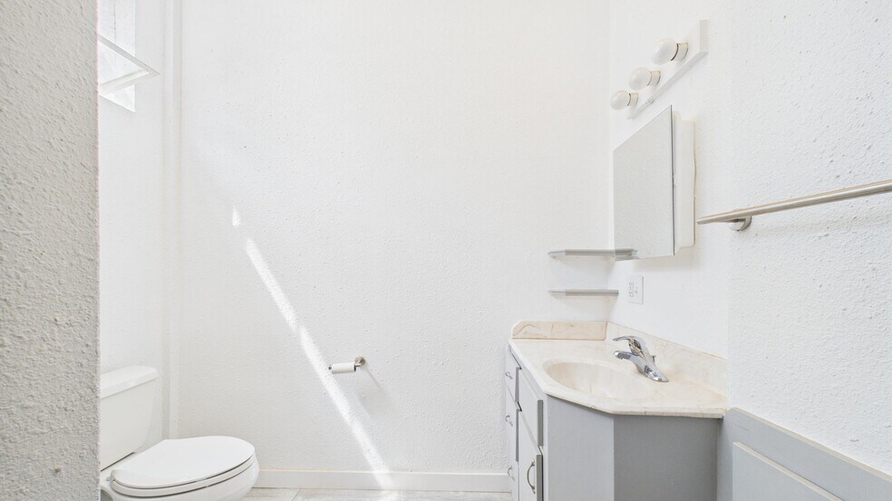 More Photos Of 2123 15th St, Lubbock Apartments For Sale