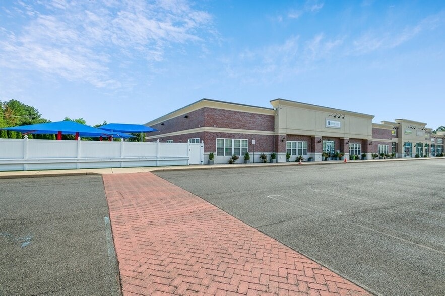 More Photos Of 149 Pierce St, Somerset General Retail For Lease