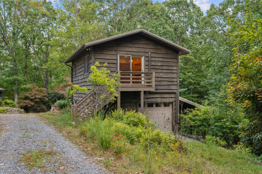 More Photos Of 243 Ridgeline Dr, Brevard Specialty For Sale